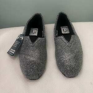 New Hounds Fleece Lined Kaymann Womens 7/8 Silver Cushioned Durable Sole Shoe